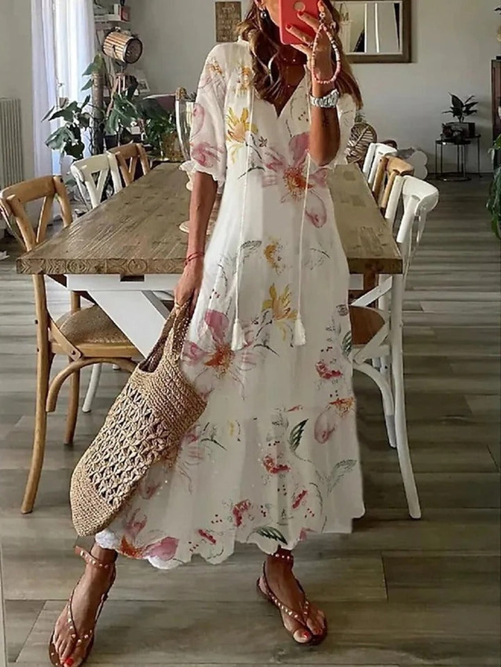 Damen Bohemian Maxikleid mit floralem Muster, ideal für sommerliche Eleganz und Freizeit.