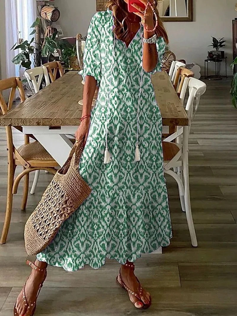 Elegantes Damen Sommerkleid im A-Linie Schnitt mit Blumenmuster, perfekt als Urlaubskleid oder Strandkleid.