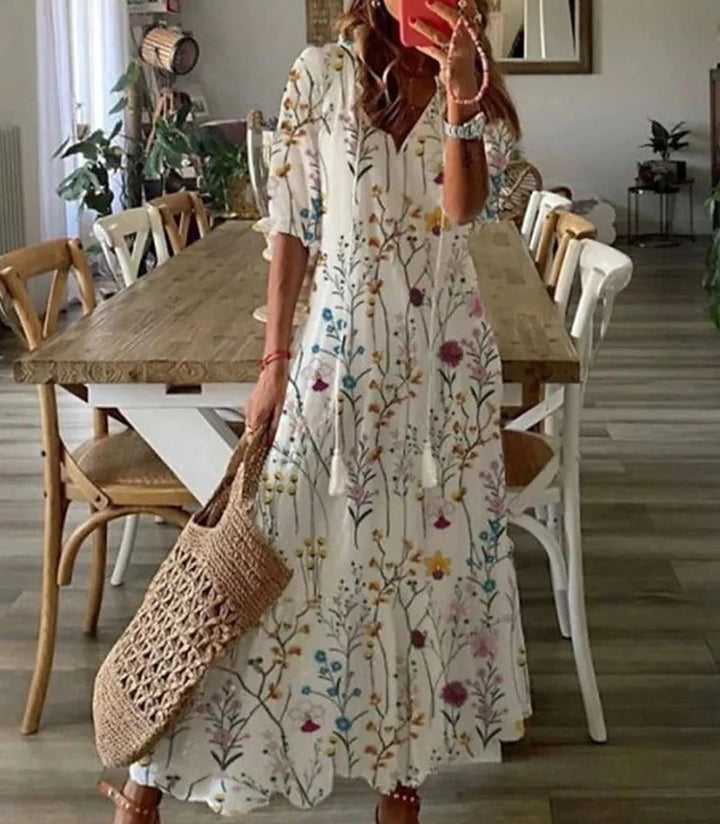 Fließendes Damen Maxikleid im Boho-Stil, elegant und bequem für sommerliche Tage und besondere Momente.