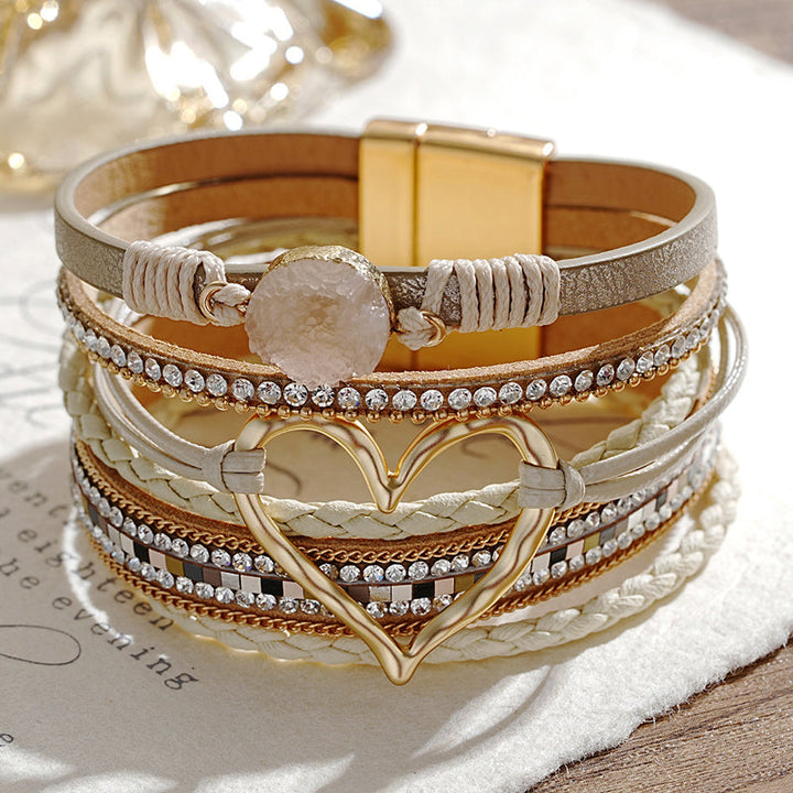 Damen Boho Herz Armband in Beige, stilvoller Modeschmuck für den Alltag.