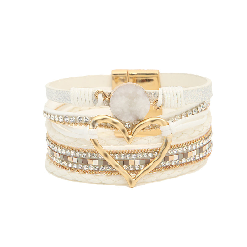 Silberfarbenes Damen Armband, Herzmotiv, eleganter Alltagsschmuck.