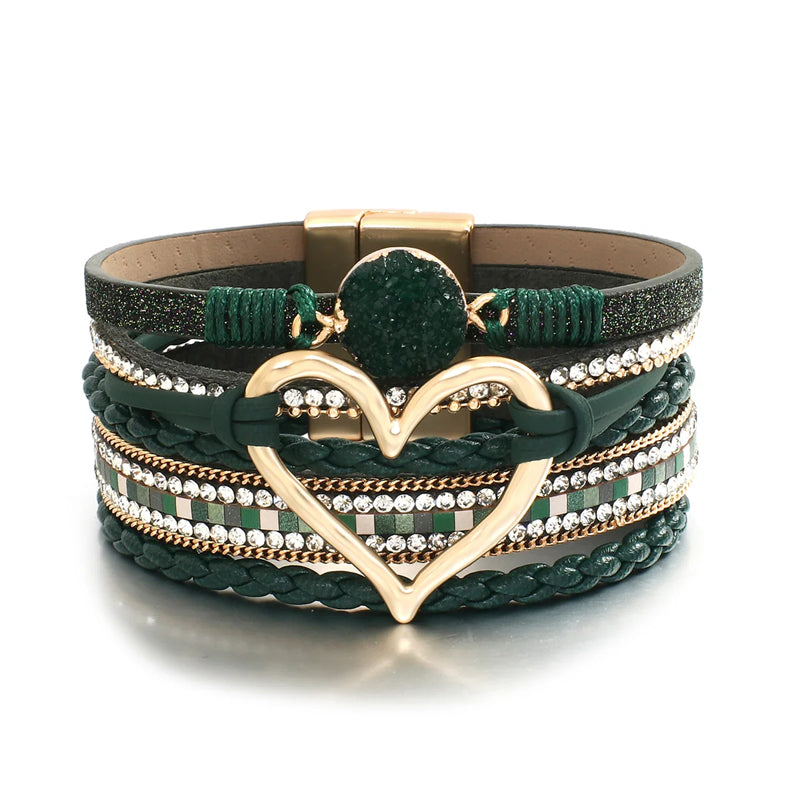 Boho Damen Armband mit Herzdesign, beiges Accessoire, zeitlos elegant.