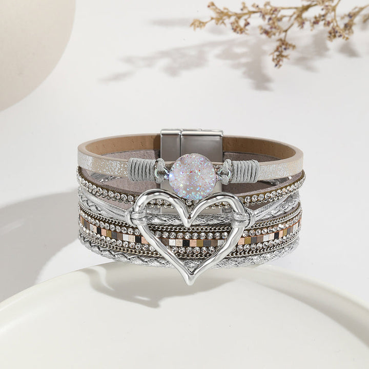 Damen Armband mit Herz-Motiv in Schwarz, stilvoller Boho-Schmuck.