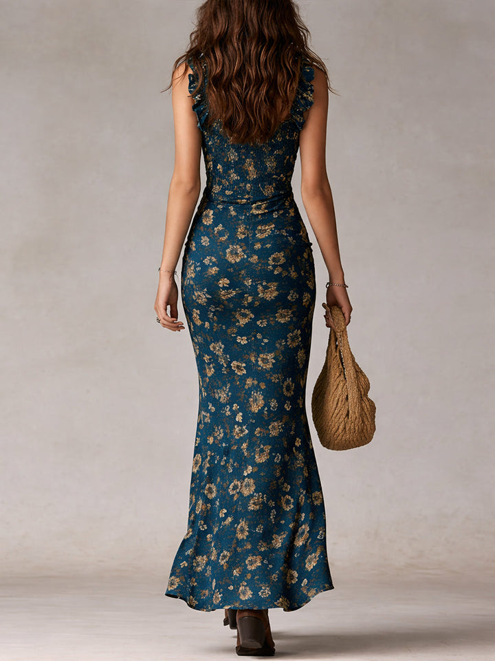 Schickes fließendes Boho Maxikleid für Damen mit Rüschen & hohem Beinschlitz. Ein Must-have für Sommerurlaub.