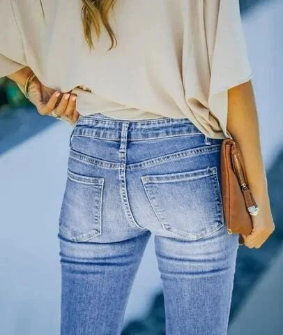 Elegante Damenjeans mit weiterem Bein, hoher Schnitt schmeichelt der Figur.