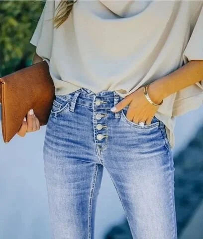Modische Bootcut-Jeans in Jeansblau, hoher Bund betont die Taille.