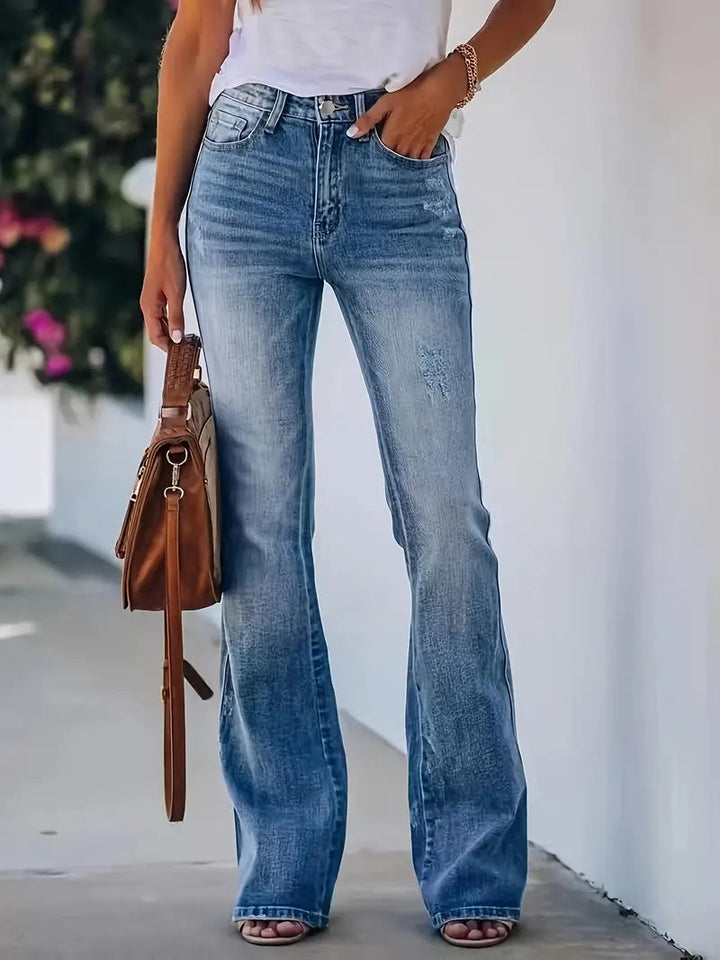 Damen Bootcut-Jeans mit modischer Waschung & maximalem Stretch. Komfortable Freizeitjeans für den Alltag.