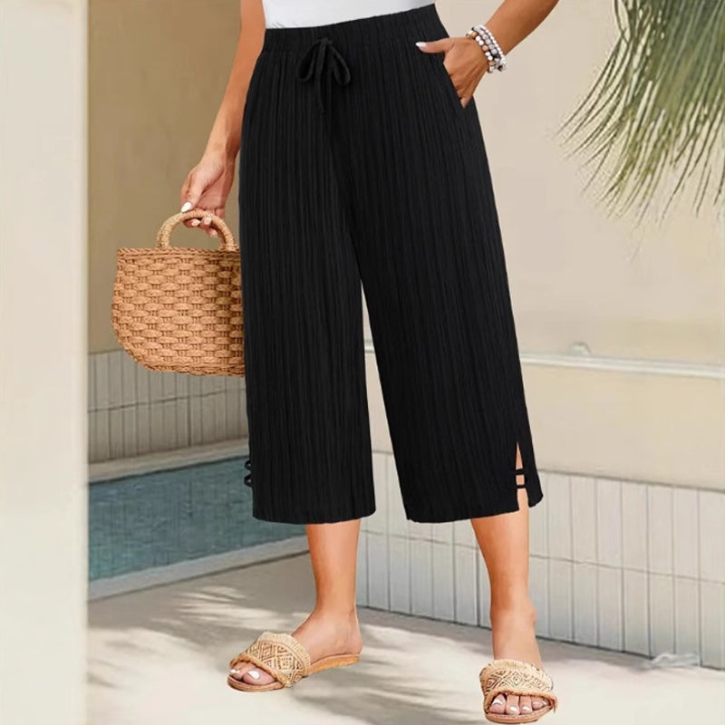 Stilvolle Damen Capri-Hose mit weiten Beinen. Komfortable Sommerhose, elastische Taille, Taschen.