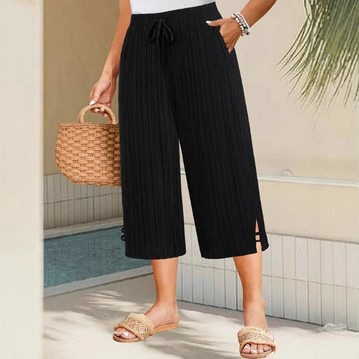 Stilvolle Damen Capri-Hose mit weiten Beinen. Komfortable Sommerhose, elastische Taille, Taschen.