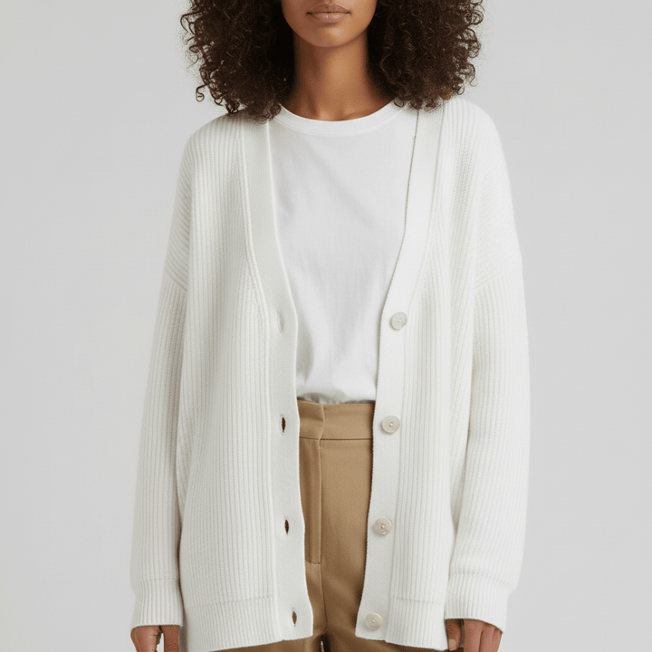 Damen Cardigan Hannah, locker geschnitten, mit eleganter Knopfleiste. Perfekt für stilvolles Layering & Komfort.