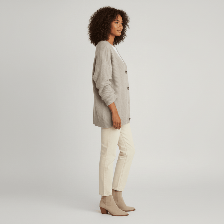 Lässige Damen Strickjacke mit Knopfleiste & V-Ausschnitt. Bequeme Oberbekleidung für Freizeit & Alltag.