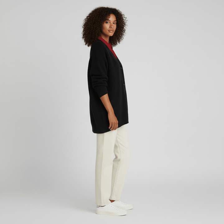 Moderner Damen Cardigan, langärmlig & vielseitig. Knopfleiste für entspannte Oberbekleidung in der Damenmode.