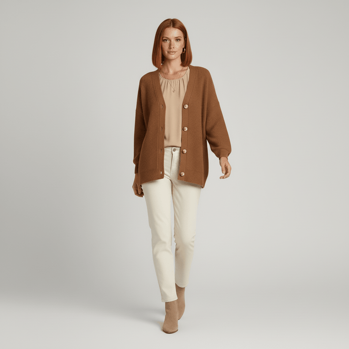 Stilvoller Damen Cardigan mit Knopfleiste. Bequeme Strickjacke für Layering & lässige Eleganz.