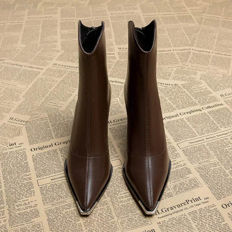 Elegante, modische Damen Chelsea Boots mit Chromspitze; vielseitige Stiefeletten für Herbst & Winter.