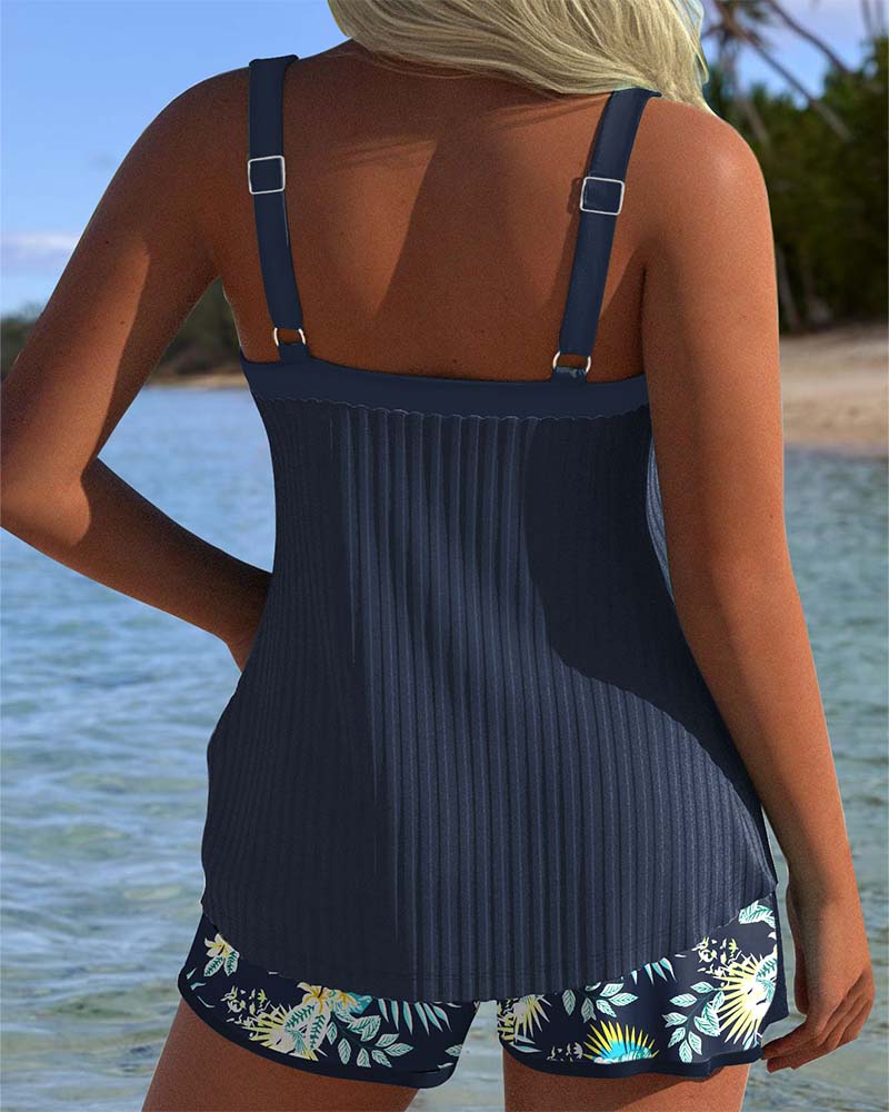Blumiges Damen Tankini Set Clara in Grün, modische Beachwear und zweiteiliger Badeanzug für den Sommer.