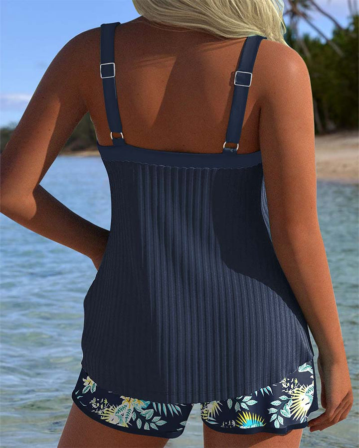 Blumiges Damen Tankini Set Clara in Grün, modische Beachwear und zweiteiliger Badeanzug für den Sommer.
