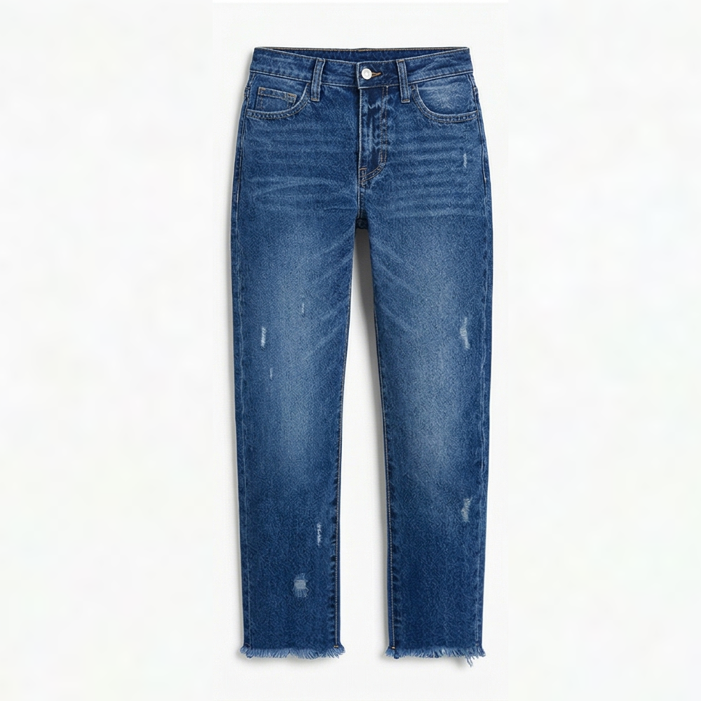 Cropped Straight Leg Jeans für Damen mit stylischen Fransen. Bequeme Vintage Jeans für Mode und Alltags-Style.