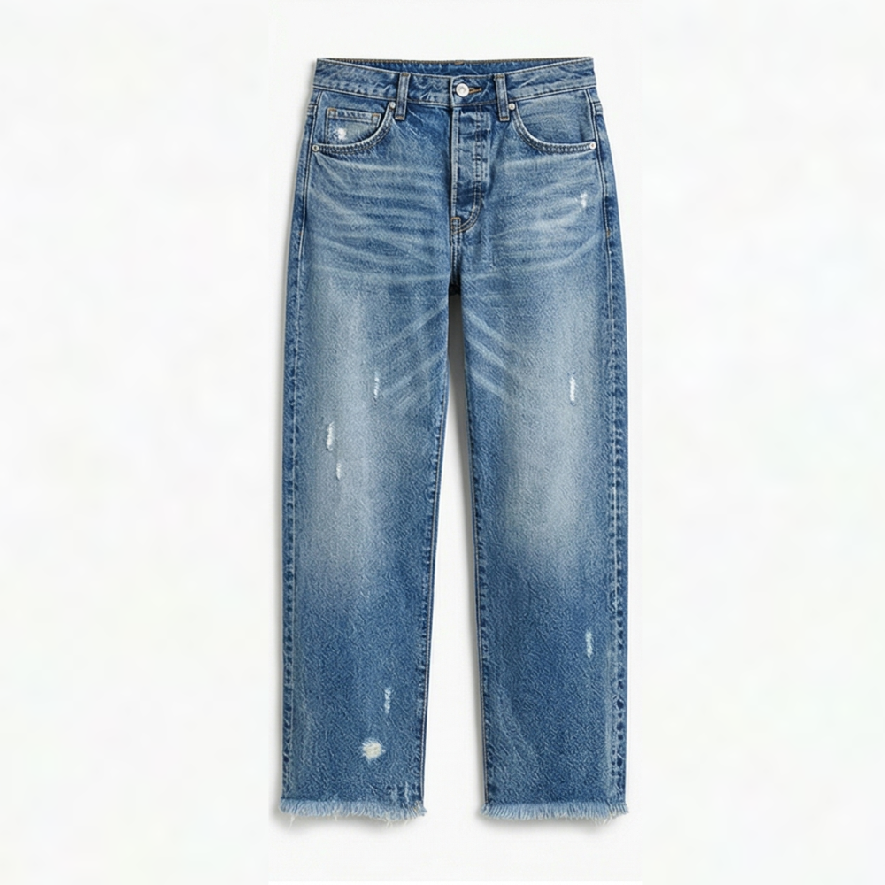 Trendige Damen Cropped Jeans mit Fransen und Straight Leg Schnitt. Komfortable Vintage Jeans für Mode und Freizeit.