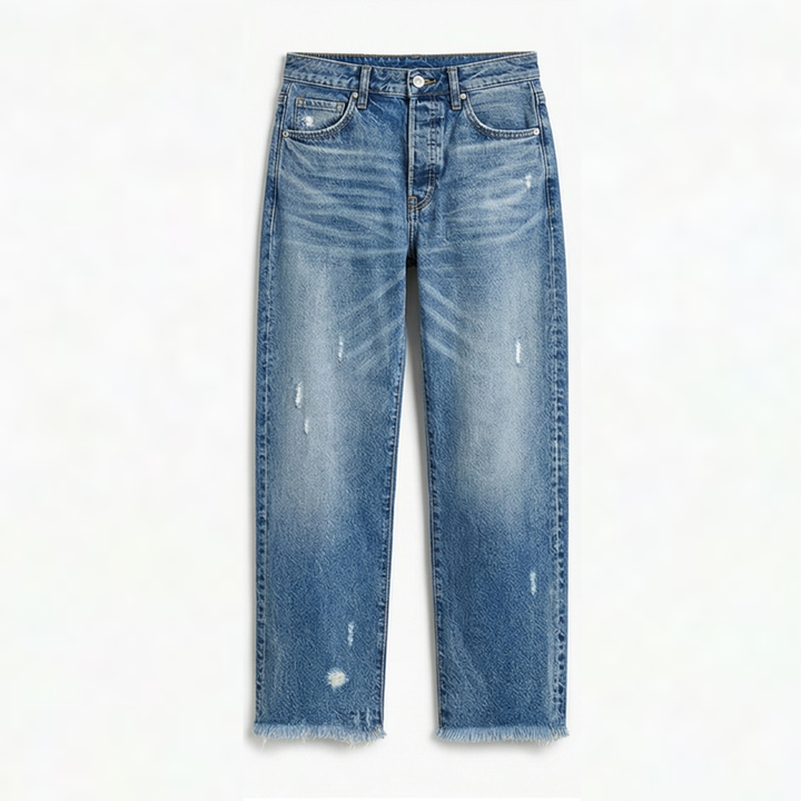 Trendige Damen Cropped Jeans mit Fransen und Straight Leg Schnitt. Komfortable Vintage Jeans für Mode und Freizeit.