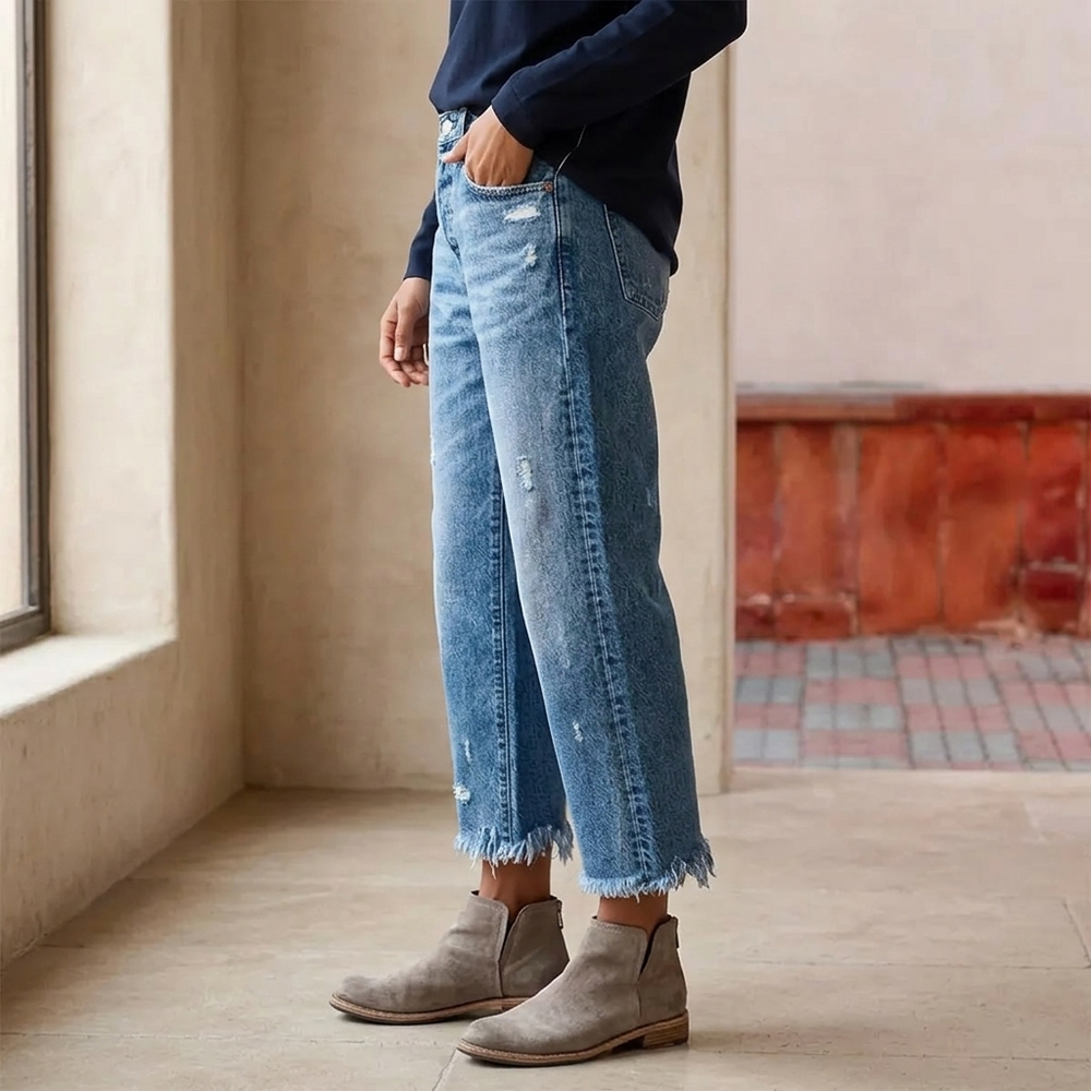 Bequeme Damen Cropped Jeans im Vintage Straight Leg Design mit Fransen, ideal für modernen Alltags-Look.