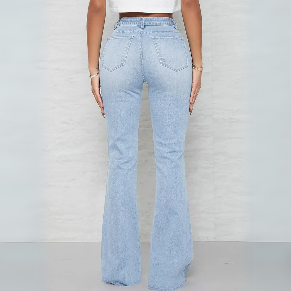 Bequeme dehnbare Damen Schlagjeans in Vintage-Optik; ideal für den täglichen Komfort und Frauenmode.