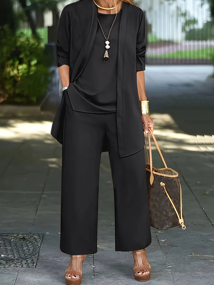 Schwarzes Damen Drei-Teile-Set für eleganten Komfort: Ideal als Loungewear oder für entspannte Freizeit.