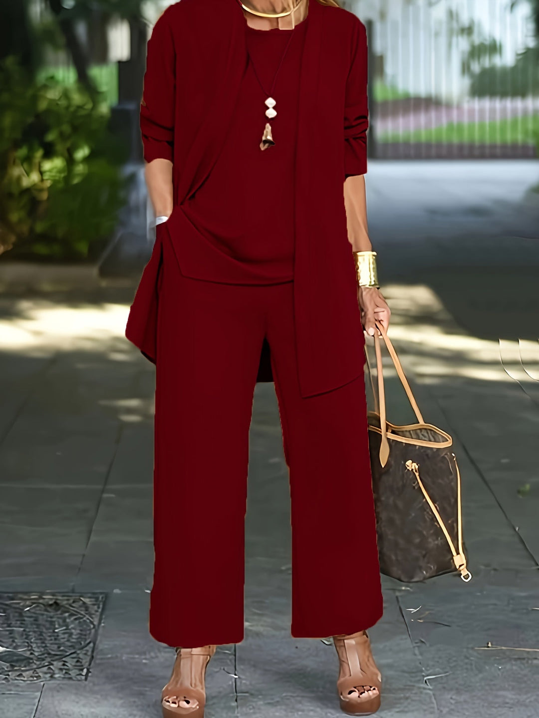 Stilvolles Burgunder Damen Drei-Teile-Set: Perfekt für Business Casual und elegante Auftritte im Alltag.