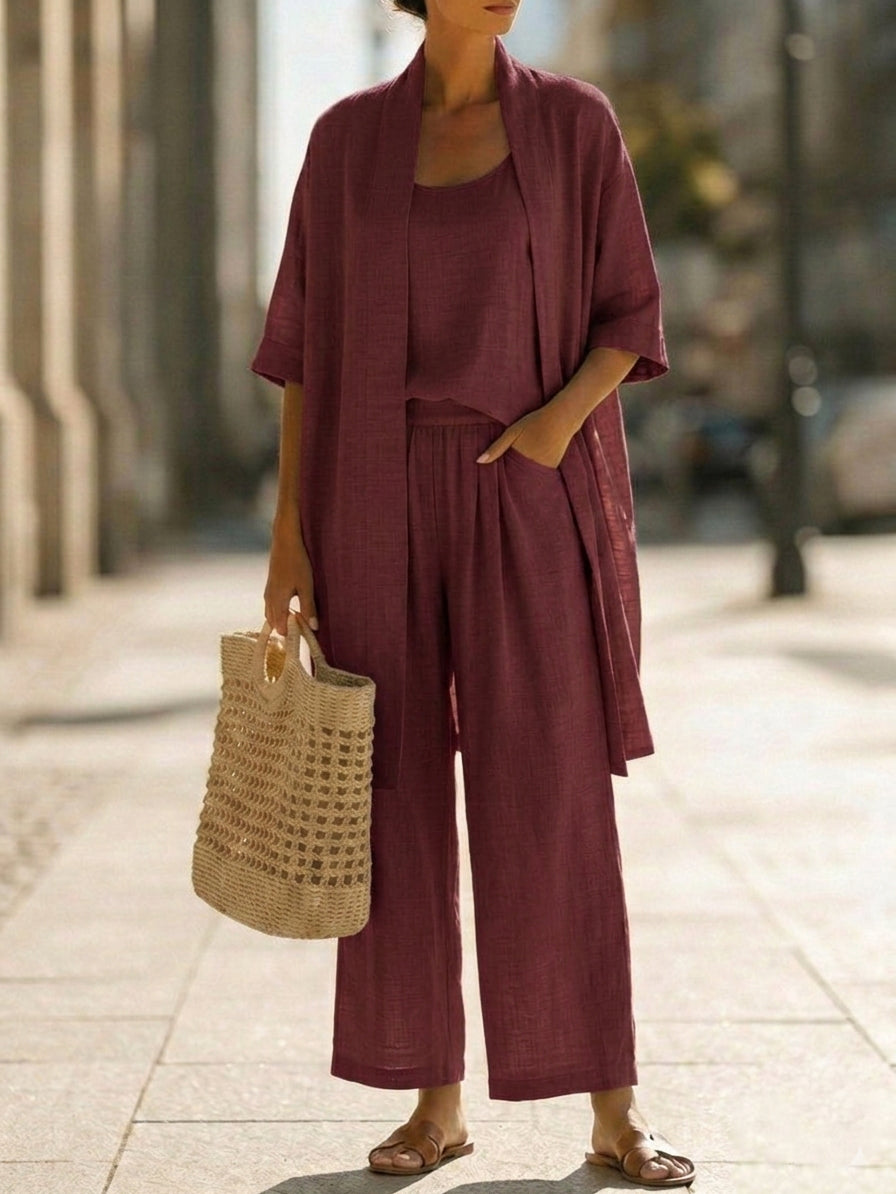 Stilvolles Damen Dreiteiler Set: Oberteil, Hose & Jacke. Komfortables, elegantes Freizeit-Ensemble für Frauen.