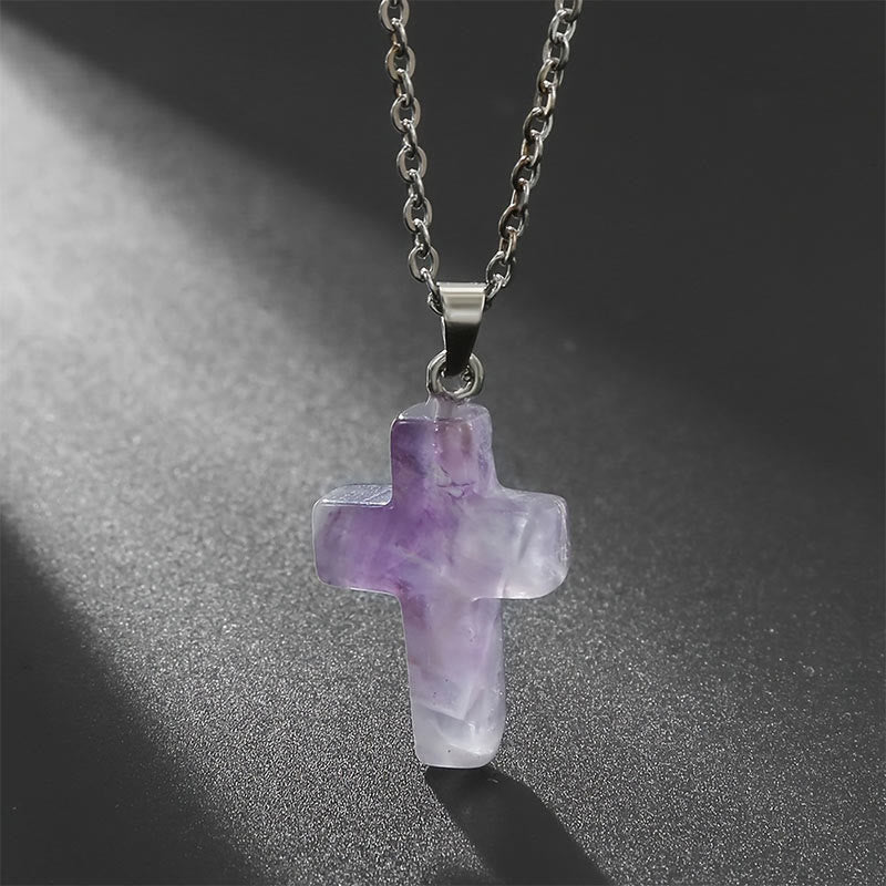 Stilvolle Damen Halskette mit Kreuz-Anhänger aus verschiedenen Edelsteinen. Modisches Statement.