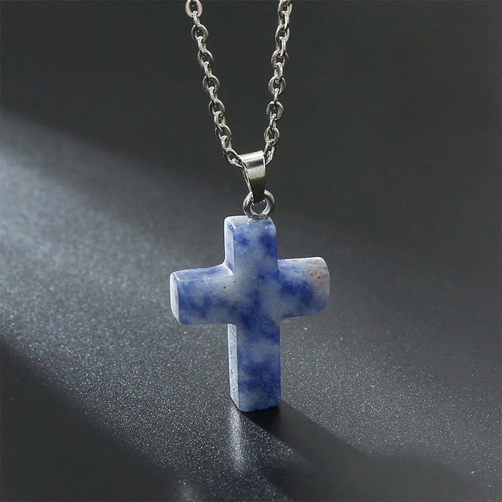 Symbolische Damen Halskette: Kreuz mit Edelsteinen für persönlichen Schutz und Stil.