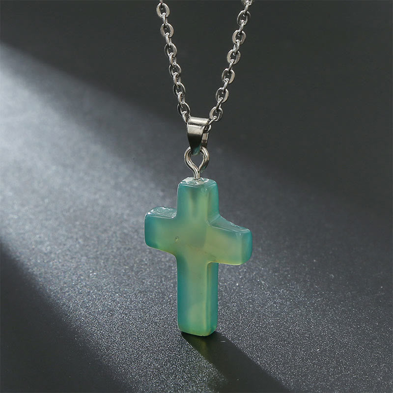 Damen Halskette mit Kreuz-Anhänger und gemischten Edelsteinen. Einzigartiges Design.