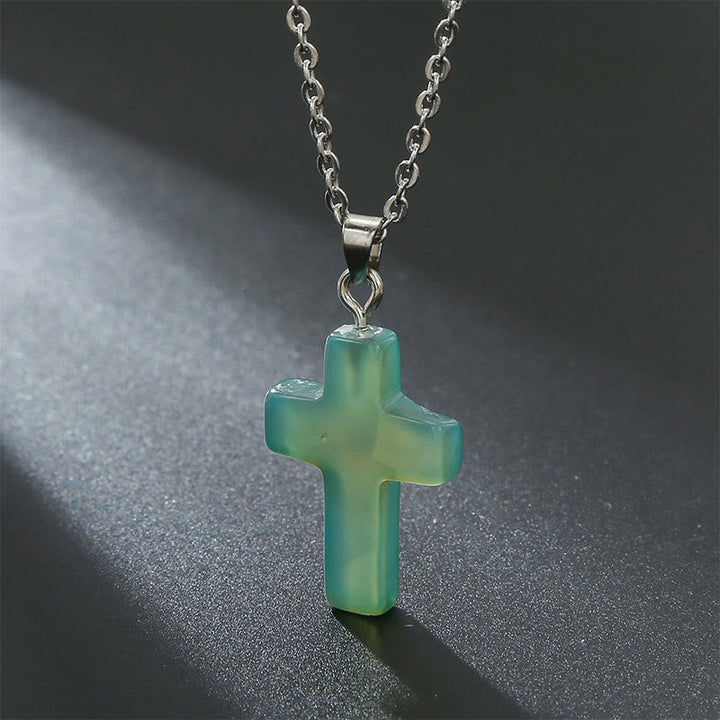 Damen Halskette mit Kreuz-Anhänger und gemischten Edelsteinen. Einzigartiges Design.