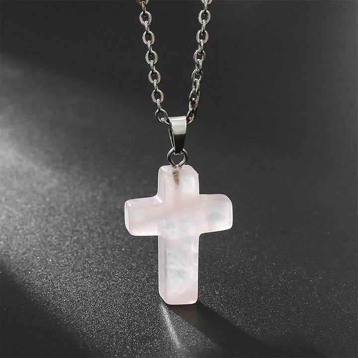 Handgefertigte Damen Halskette mit Kreuz und natürlichen Edelsteinen. Zeitloser Modeschmuck.