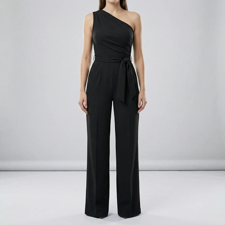 Femininer Sommer Jumpsuit mit One-Shoulder-Detail; locker, bequem & mit weitem Bein für elegante Anlässe.