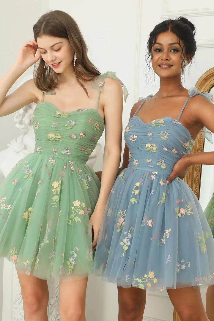 Damen Elegantes Ballkleid mit feiner Blumenstickerei, perfekt für festliche Anlässe und Bälle.