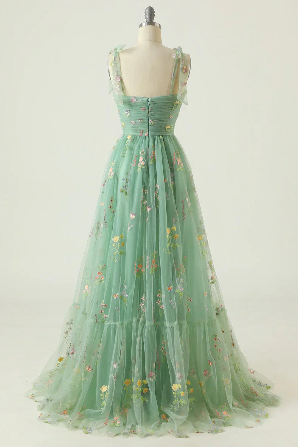 Langes Abendkleid für Damen, grün, mit detaillierter Blumenstickerei, ideal für Galas und Feiern.