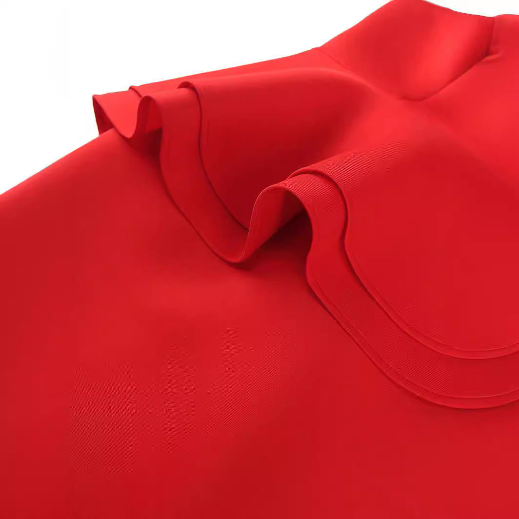 Chices Damen-Cocktailkleid in modernem Design, mit auffälligem asymmetrischem Rüschenvolant für einen eleganten Look.