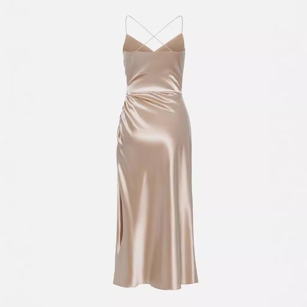 Damen Abendmode: Grünes Elegantes Kleid mit Drapierung, Spaghettiträgern & Seitenschlitz. Ideal für Feste.