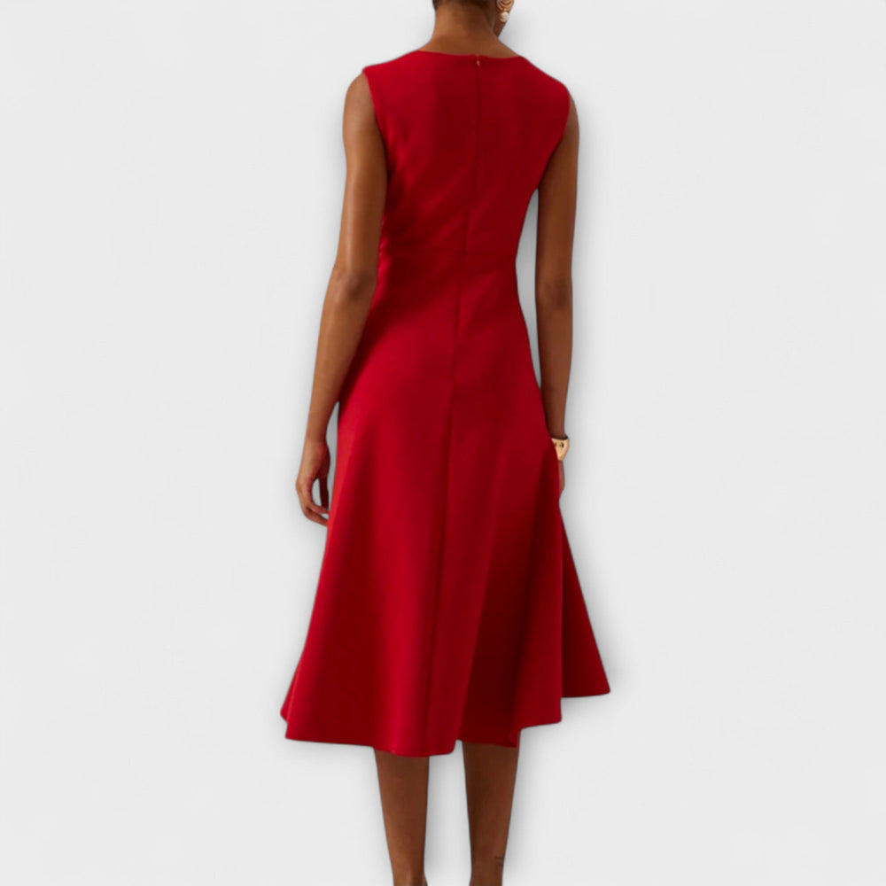 Figurschmeichelndes ärmelloses Damen Midi-Kleid mit eleganter Drapierung, ideal als Abendkleid oder Partykleid.