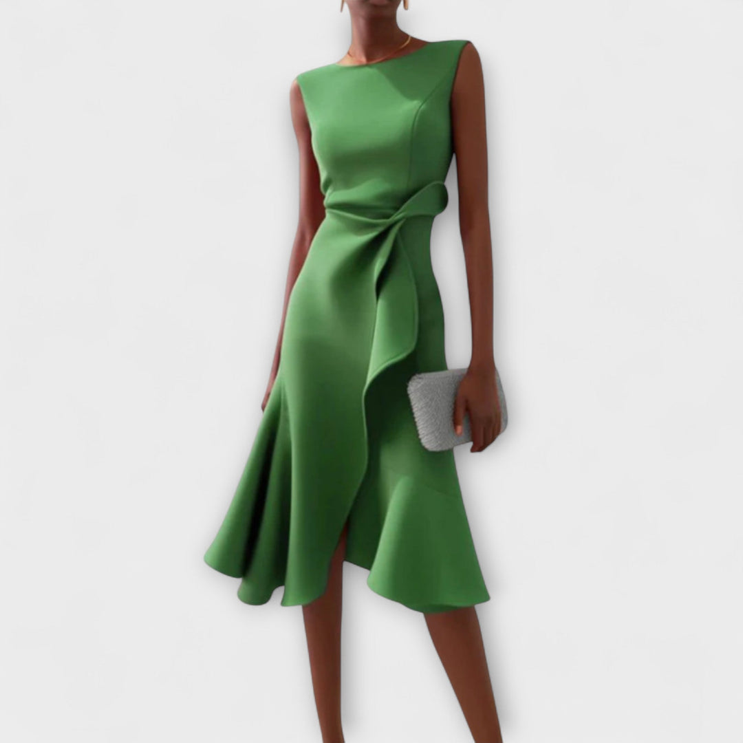 Anmutiges asymmetrisches Midi-Kleid, drapiert und figurschmeichelnd, ideal für Sommerparties und besondere Events.