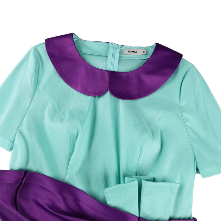 Exquisites grünes Damen Festkleid mit modernem Kragen, asymmetrischer Taille, sehr figurbetont.