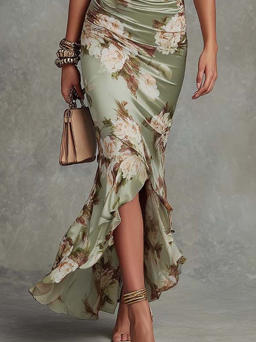 Feminines grünes Damen Maxikleid mit floralem Muster. Elegantes, langes Sommerkleid mit V-Ausschnitt für jeden Anlass.