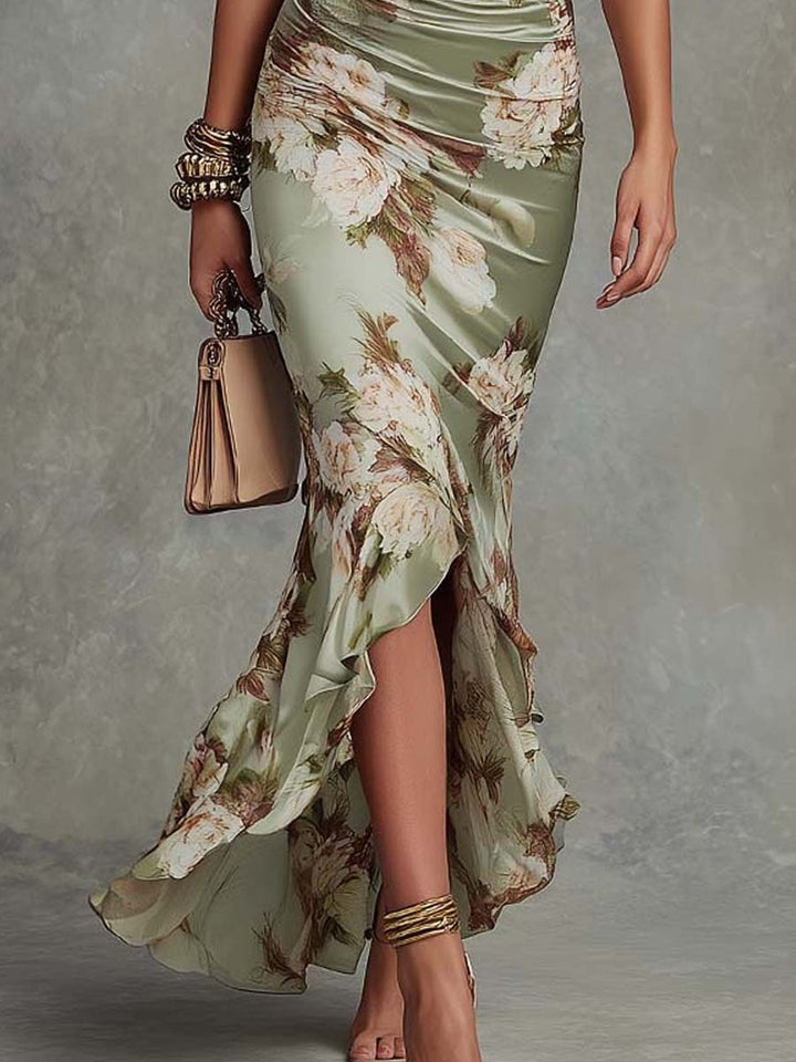 Feminines grünes Damen Maxikleid mit floralem Muster. Elegantes, langes Sommerkleid mit V-Ausschnitt für jeden Anlass.
