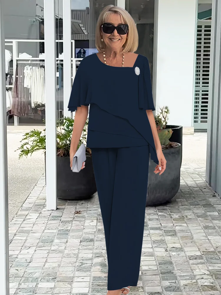Stilvolles Damen Zweiteiler Flow-Set in Marineblau. Komfortable Hose & Oberteil, ideal für elegante Sommeroutfits und Abendmode.