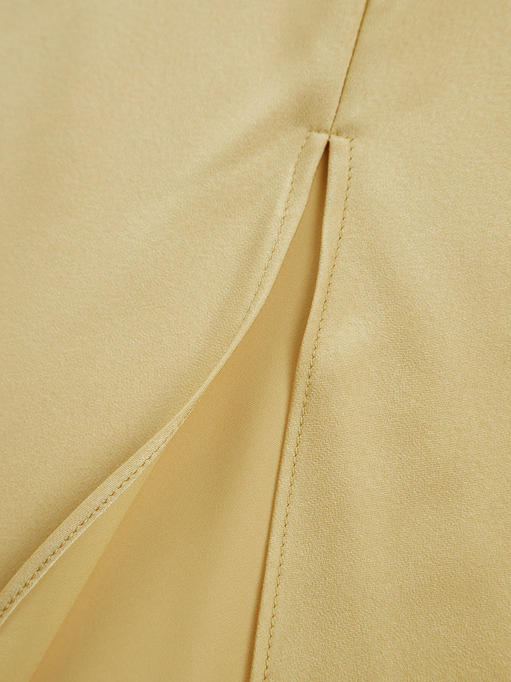 Schickes Abendkleid mit Rückenschlitz, ideal als Hochzeitsgastkleid.