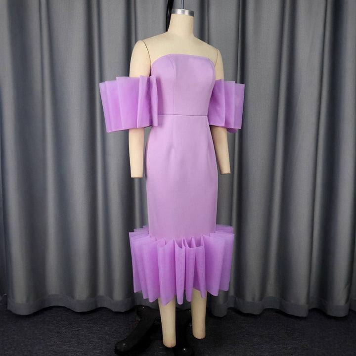 Frauen Sommerkleid: Schickes Midi-Kleid mit auffälligen Rüschenärmeln und einzigartigem asymmetrischem Design.
