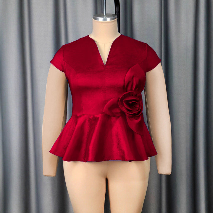Festliches Damen Oberteil, elegant, weiß mit blauem Blumenprint, Peplum-Schnitt, Stehkragen, Kurzarm-Design.