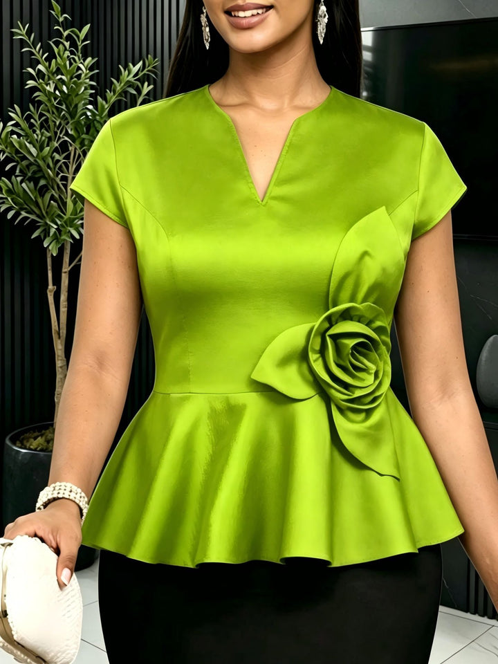 Stylisches Damen Kurzarm Peplum Oberteil, weiß mit floralem Design, Stehkragen, perfekt für elegante Anlässe.