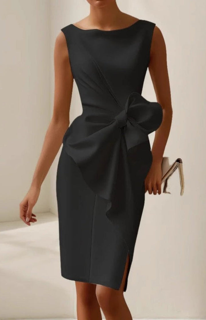 Knielanges ärmelloses Damen Cocktailkleid "Stephanie", tailliert, mit Bootsausschnitt und charmanter Rückenschleife.