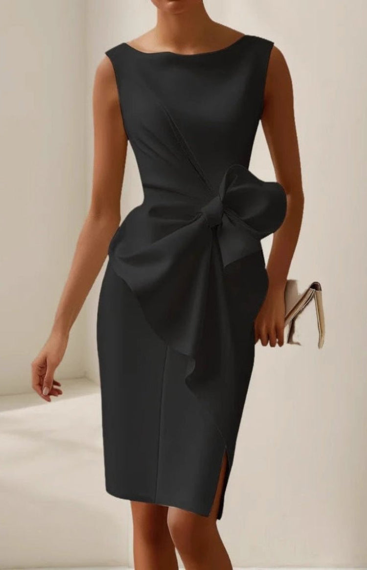 Elegantes Damen Cocktailkleid "Stephanie" ärmellos, knielang, tailliert, mit auffälliger Rückenschleife und Bootsausschnitt.